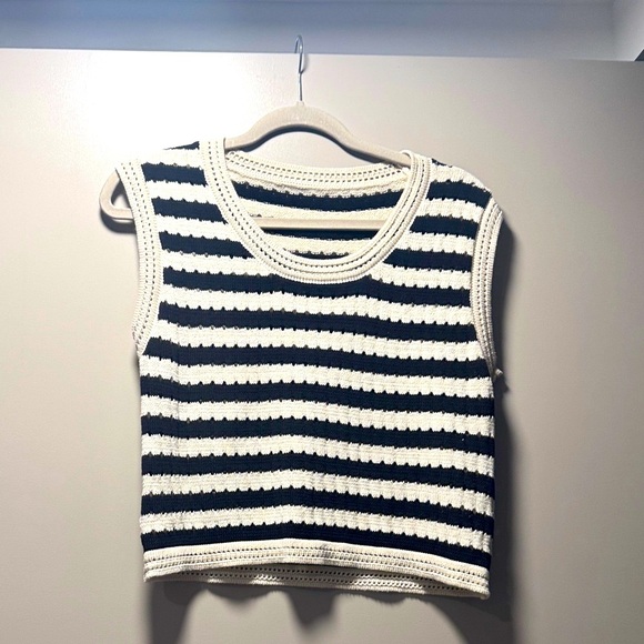 Black & Cream Striped Crochet Sweater Vest 🖤🤍 - Picture 5 of 8